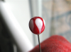 Små rød/hvide 45 - Rød tulipanmønstret kugle