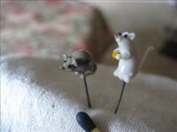 To grå mus